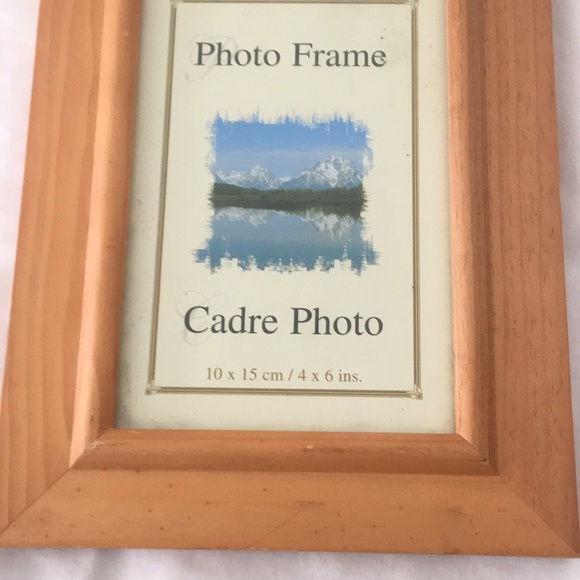 Classic Solid Oak Photo Frame - A Timeless Way to Display Your Memories! - Picture 2 of 6